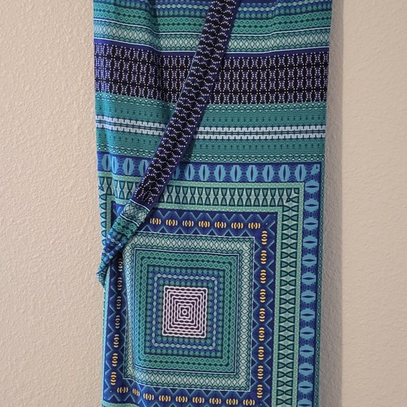 AUW WOMENS DRESS WITH BLUE GREEN & WHITE ASYMETRICAL PATTERN - Picture 3 of 6